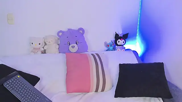 Snapshot of LucieAngels chatting on 03/27/26, 09:53 LucieAngels online show from 03/27/26, 09:53