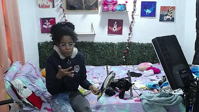Snapshot of thianahorny chatting on 05/13/26, 12:24 thianahorny online show from 05/13/26, 12:24