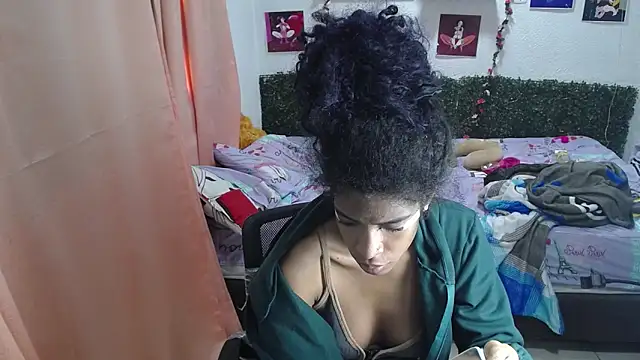 Snapshot of thianahorny chatting on 05/15/26, 01:29 thianahorny online show from 05/15/26, 01:29