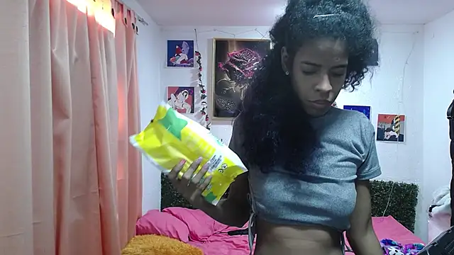 Snapshot of thianahorny chatting on 05/23/26, 01:37 thianahorny online show from 05/23/26, 01:37