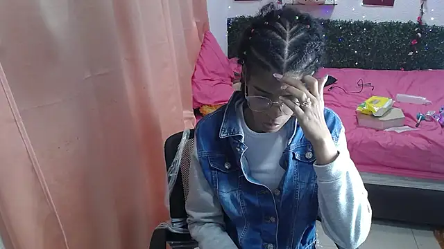 Snapshot of thianahorny chatting on 05/25/26, 12:22 thianahorny online show from 05/25/26, 12:22