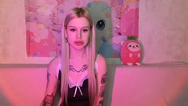 Snapshot of HoneyGold_ chatting on 11/21/25, 02:43 HoneyGold online show from 11/21/25, 02:43