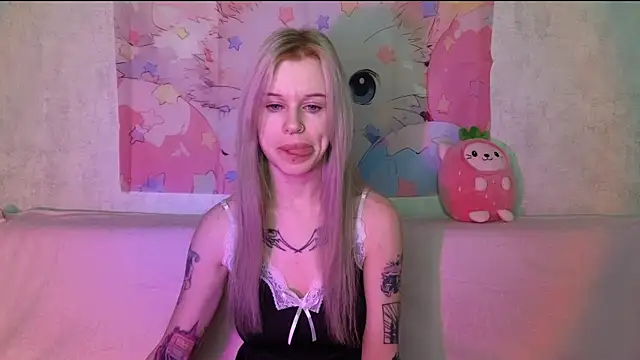 Snapshot of HoneyGold_ chatting on 12/02/25, 04:07 HoneyGold online show from 12/02/25, 04:07