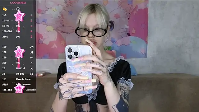 Snapshot of HoneyGold_ chatting on 06/22/26, 03:47 HoneyGold online show from 06/22/26, 03:47