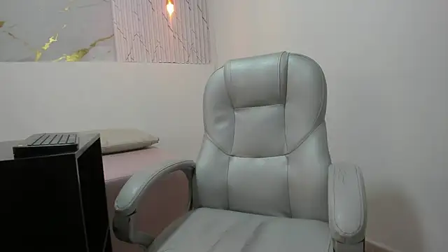 Snapshot of onlymen2025 chatting on 11/24/25, 08:08 onlymen2025 online show from 11/24/25, 08:08