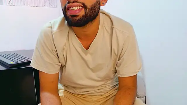 Snapshot of onlymen2025 chatting on 12/13/25, 07:53 onlymen2025 online show from 12/13/25, 07:53