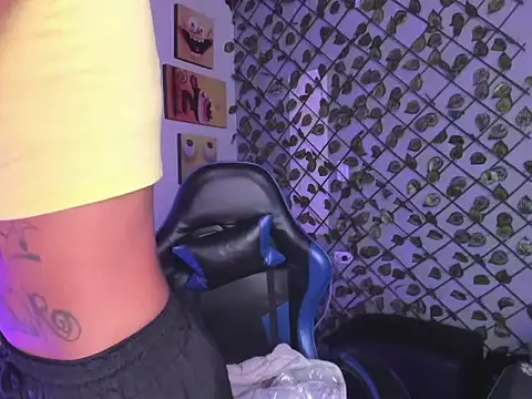 Snapshot of KarlaSlutSkinny__ chatting on 03/18/26, 09:18 KarlaSlutSkinny online show from 03/18/26, 09:18