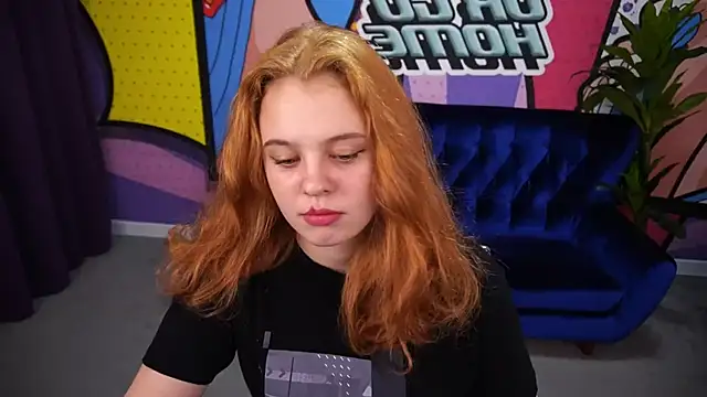 SnowWhiti online show from 10/31/25, 02:29