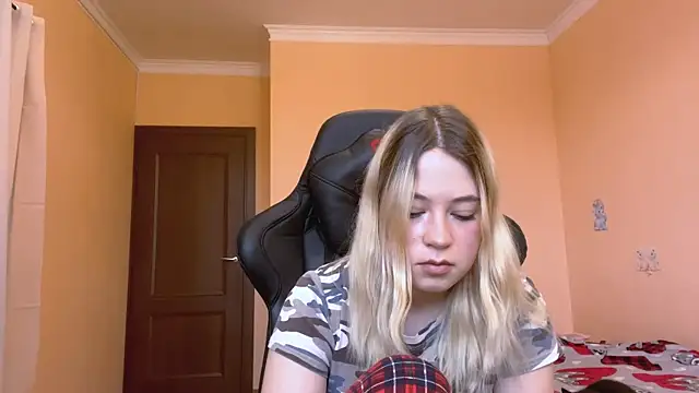 HotLuna69 online show from 12/17/25, 07:25