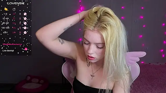 Snapshot of myprettylola chatting on 05/04/26, 04:14 myprettylola online show from 05/04/26, 04:14