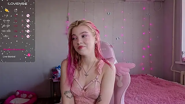 Snapshot of myprettylola chatting on 05/07/26, 12:10 myprettylola online show from 05/07/26, 12:10