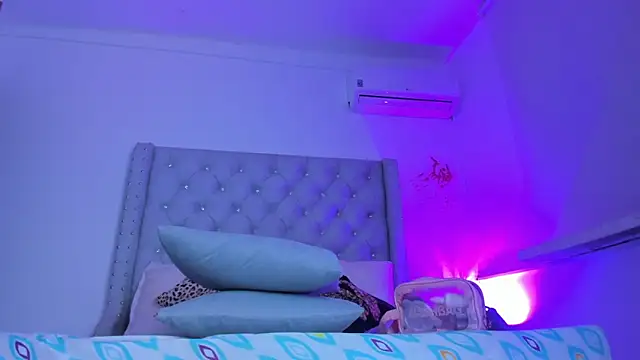 ChocoBunny1 online show from 11/18/25, 04:17