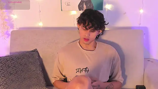 Snapshot of lua_boy chatting on 03/31/26, 04:46 lua boy online show from 03/31/26, 04:46