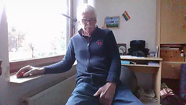 Snapshot of super-snoopy chatting on 02/08/26, 08:40 super-snoopy online show from 02/08/26, 08:40