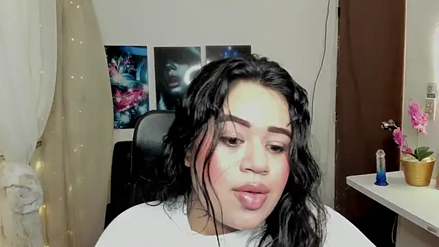 oliviia cute online show from 11/21/25, 05:28