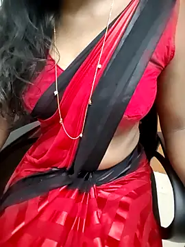 Snapshot of Tamilmallu-duskygirl03 chatting on 03/21/26, 05:34 Tamilmallu-duskygirl03 online show from 03/21/26, 05:34