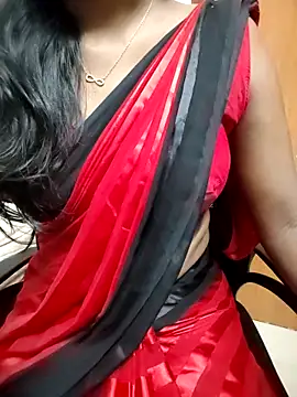 Snapshot of Tamilmallu-duskygirl03 chatting on 04/12/26, 05:18 Tamilmallu-duskygirl03 online show from 04/12/26, 05:18
