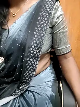Snapshot of Tamilmallu-duskygirl03 chatting on 04/16/26, 05:08 Tamilmallu-duskygirl03 online show from 04/16/26, 05:08