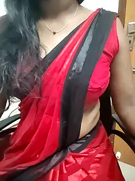 Snapshot of Tamilmallu-duskygirl03 chatting on 04/30/26, 06:20 Tamilmallu-duskygirl03 online show from 04/30/26, 06:20