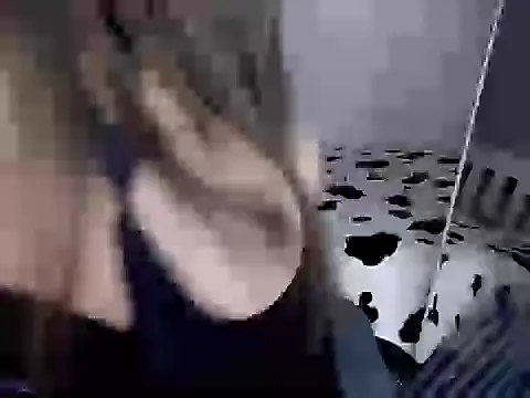 Snapshot of CallMeLerren chatting on 11/12/25, 04:18 CallMeLerren online show from 11/12/25, 04:18