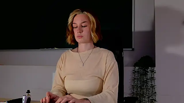 ClaireMathis online show from 06/19/26, 03:05