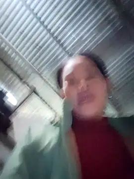 Snapshot of gio-thu chatting on 12/23/25, 12:30 gio-thu online show from 12/23/25, 12:30