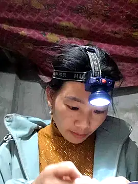 Snapshot of gio-thu chatting on 03/11/26, 10:21 gio-thu online show from 03/11/26, 10:21