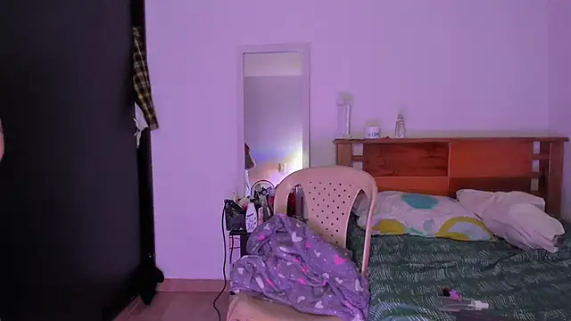 Snapshot of Kari_Ruiz_ chatting on 10/27/25, 10:03 Kari Ruiz online show from 10/27/25, 10:03