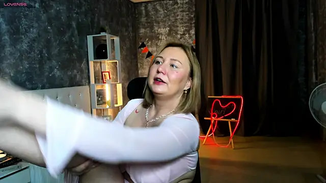 scent  of woman online show from 11/11/25, 01:38