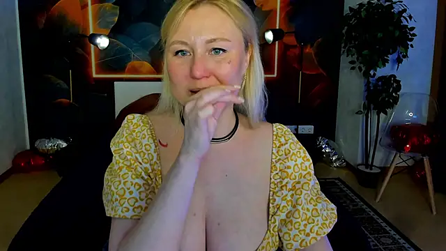 scent  of woman online show from 05/15/26, 01:34