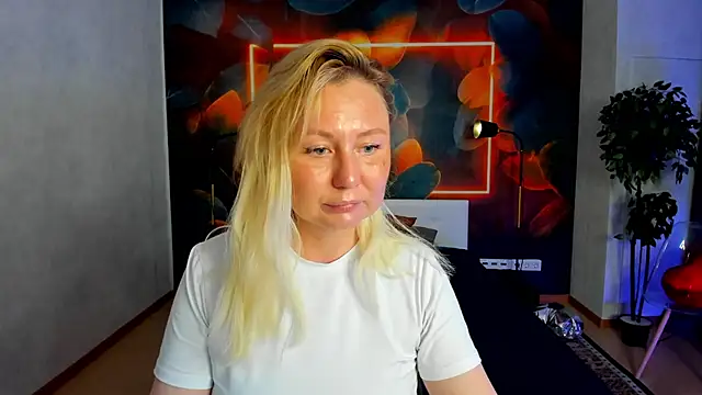 scent  of woman online show from 06/17/26, 02:36