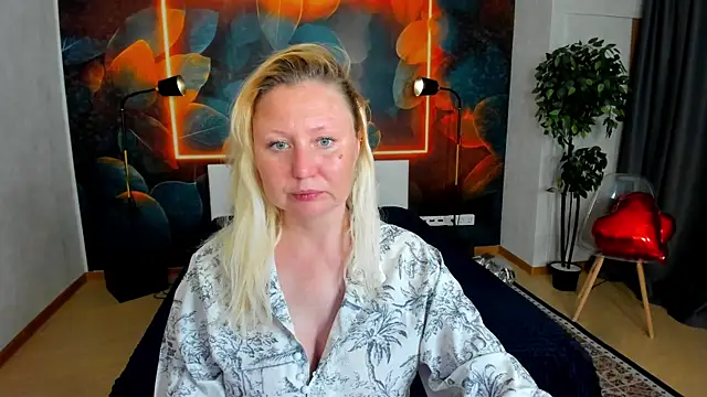scent  of woman online show from 06/25/26, 01:27