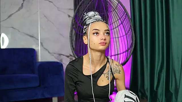 RachelRavee online show from 10/27/25, 05:11