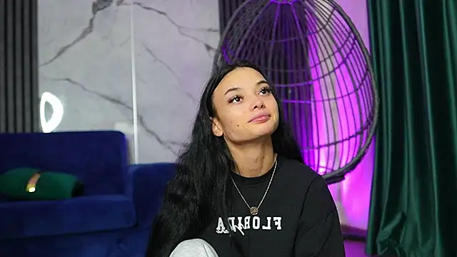 RachelRavee online show from 11/03/25, 05:09