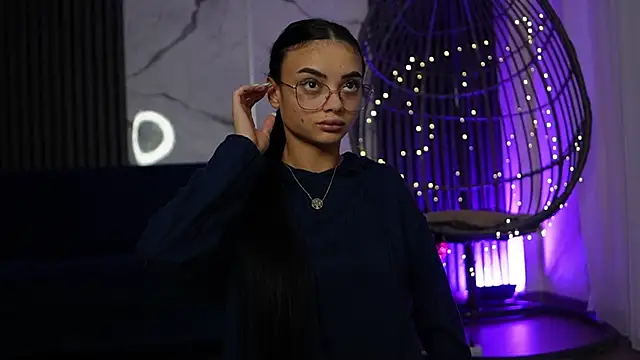 RachelRavee online show from 12/01/25, 05:12