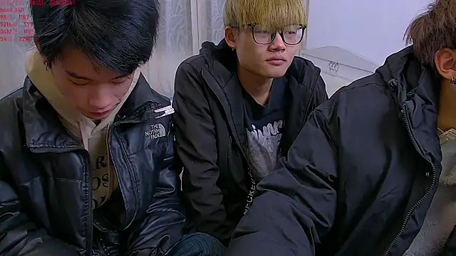 Snapshot of KK-cuteboy chatting on 12/21/25, 10:33 KK-cuteboy online show from 12/21/25, 10:33