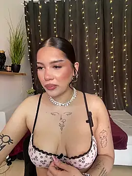 LoraShines online show from 06/13/26, 11:19