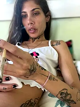 Snapshot of casalskunk chatting on 11/02/25, 10:39 casalskunk online show from 11/02/25, 10:39