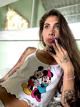 Snapshot of casalskunk chatting on 11/23/25, 10:48 casalskunk online show from 11/23/25, 10:48