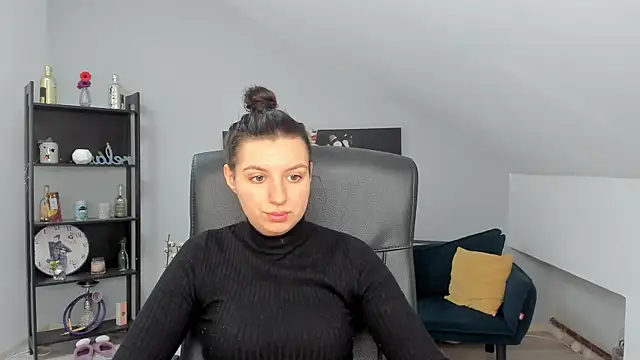 BettyJamess online show from 12/16/25, 05:45