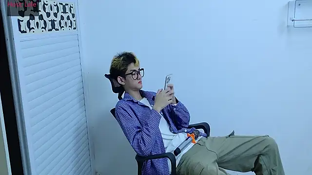 Snapshot of sexyboy-lele chatting on 10/12/25, 11:42 sexyboy-lele online show from 10/12/25, 11:42