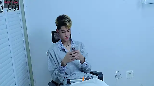 Snapshot of sexyboy-lele chatting on 10/18/25, 11:11 sexyboy-lele online show from 10/18/25, 11:11