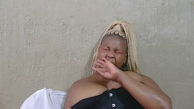 ZuriVixen online show from 10/18/25, 09:32