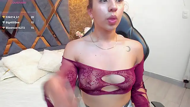 Vittoria Conti  online show from 11/04/25, 05:12