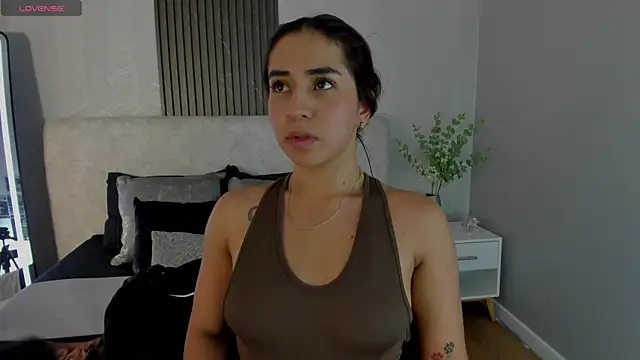 Vittoria Conti  online show from 06/11/26, 05:33