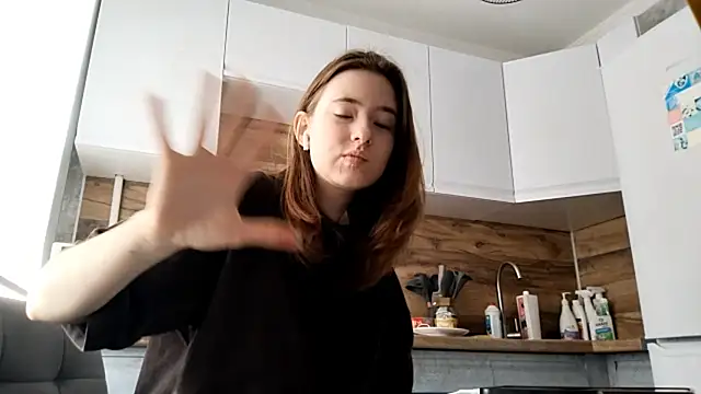 LUNA KLEIN online show from 10/09/25, 10:02