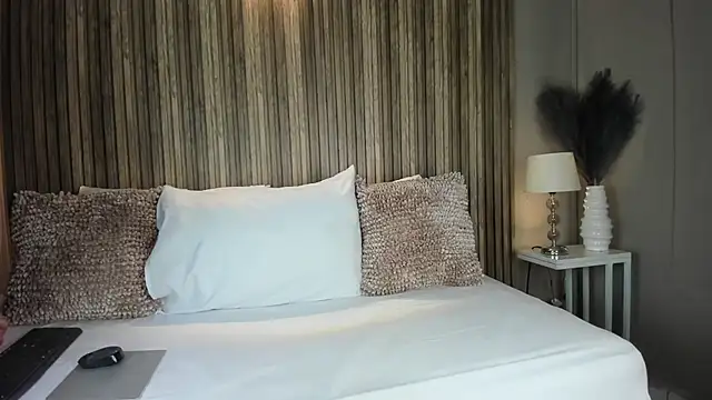 VanneCamiel online show from 10/31/25, 11:33