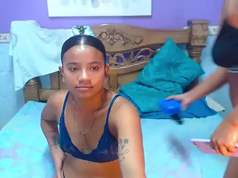 AmaliaAndAngely online show from 11/13/25, 05:23