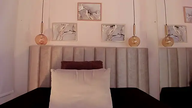 Snapshot of tamara_kisses chatting on 05/30/26, 12:02 tamara kisses online show from 05/30/26, 12:02