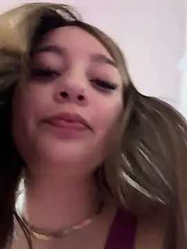 Snapshot of __Lorelain__ chatting on 12/21/25, 12:18 Lorelain online show from 12/21/25, 12:18